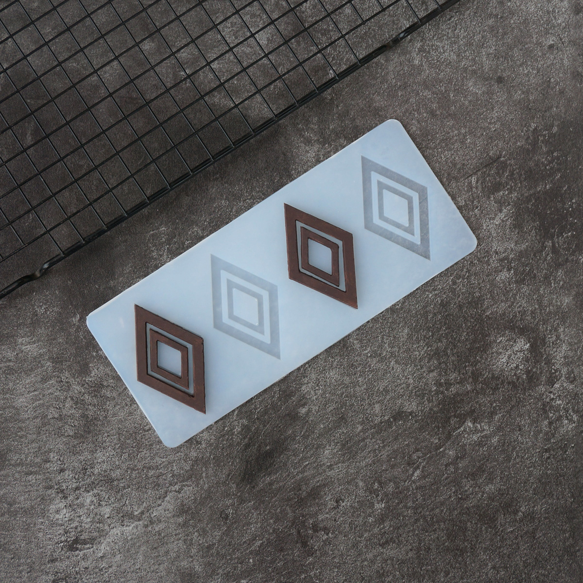 Hollow Out Rhombus Pattern Cho - Silicone Cake Mold review and price