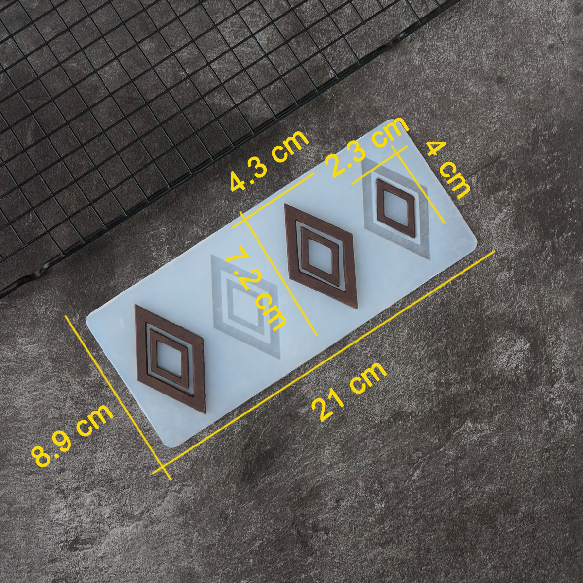 Hollow Out Rhombus Pattern Cho - Silicone Cake Mold review and price